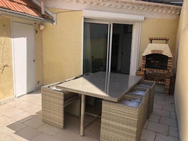 Maison de vacances à Marseillan au cœur du village, à quelques pas du port. Esterno foto
